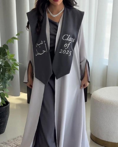 عبايه تخرج رصاصي