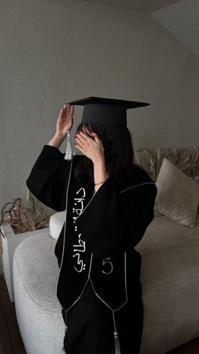 عبايه تخرج اسود