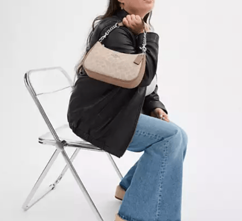 حقيبة كوتش Teri Shoulder Bag In Signature Canvas
