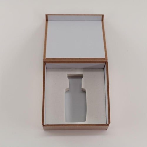 صندوق توضع فيه قارورة الزيوت العطرية بجميع أحجامها...