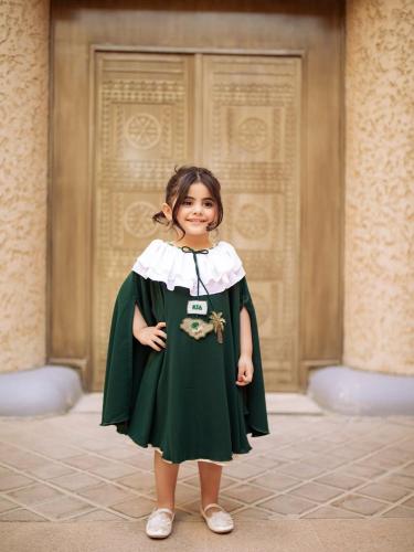 فستان أخضر شعار المملكة