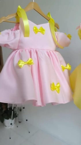 فستان أميرة بالفيونكات الوردية والاصفر