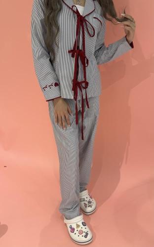 طقم بيجاما مخطط بفيونكات صفراء – وردي مشرق