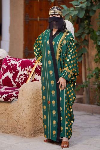 عباية يوم التأسيس مع تدخيلات قماش كحلي متزين بهوية...