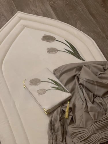 طقم بريق التوليب