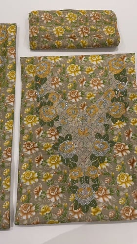 طقم الام وبنتها مع شيلة قطن ليبرتي