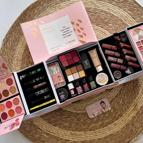 بوكس مكياج كايلين