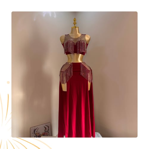 بدلة رقص شرقي لامعة وانيقة متعددة الالوان