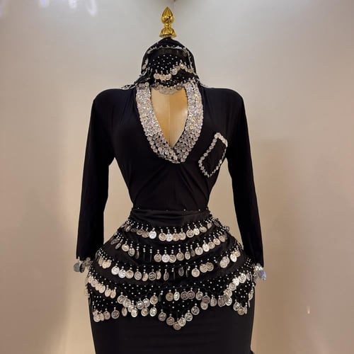 جلابية دينا الشربيني للرقص الشرقي ذهبي وفضي