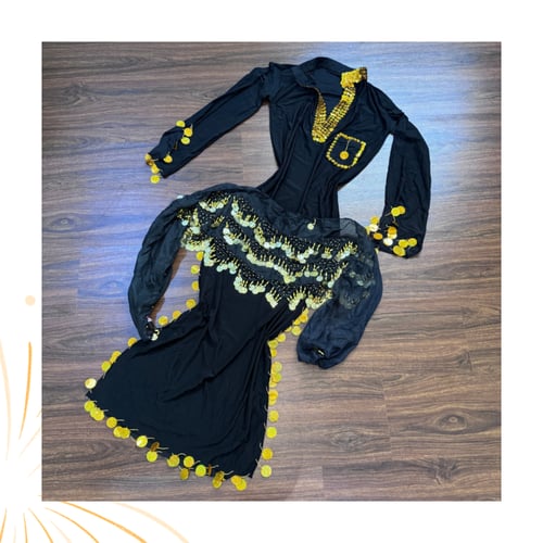 جلابية دينا الشربيني للرقص الشرقي ذهبي وفضي