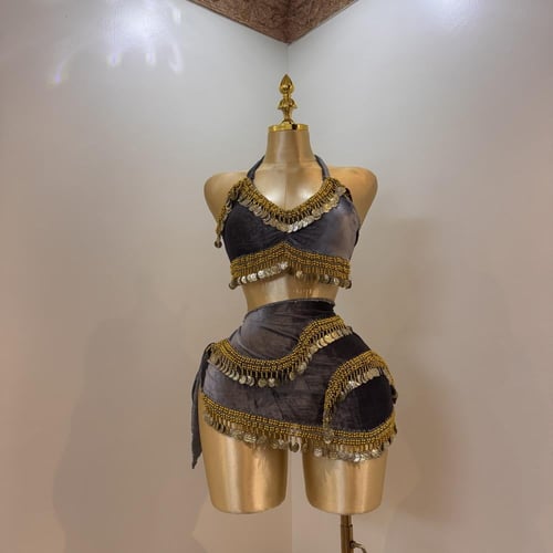 بدلة رقص شرقي قصيرة وفخمة متعددة الالوان