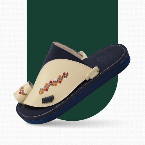 حذاء شرقي مطرز