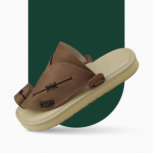 حذاء شرقي مطرز