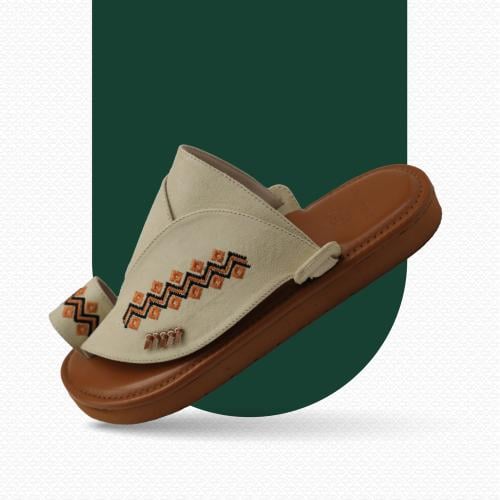 حذاء شرقي مطرز