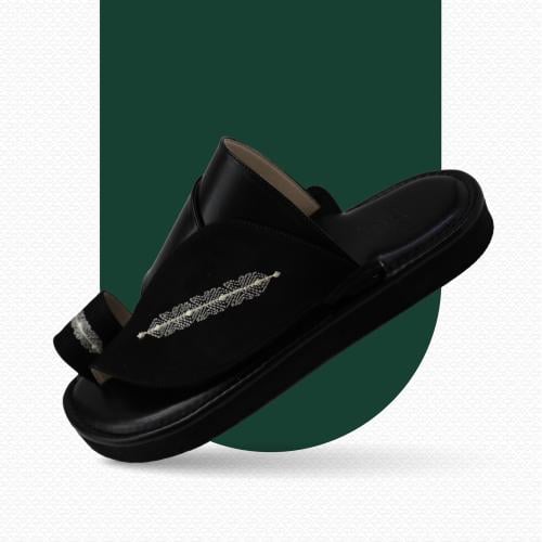 حذاء شرقي مطرز