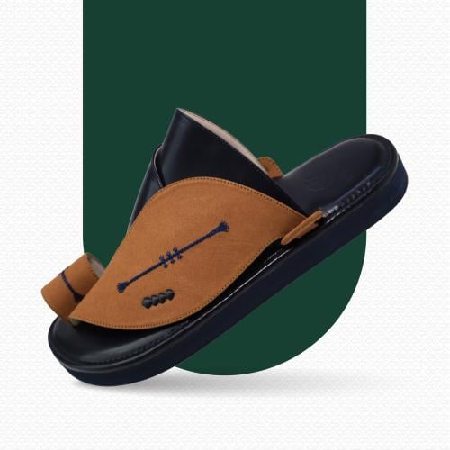 حذاء شرقي مطرز