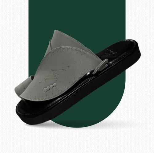 حذاء شرقي مطرز