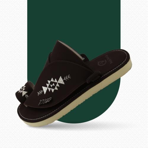 حذاء شرقي مطرز