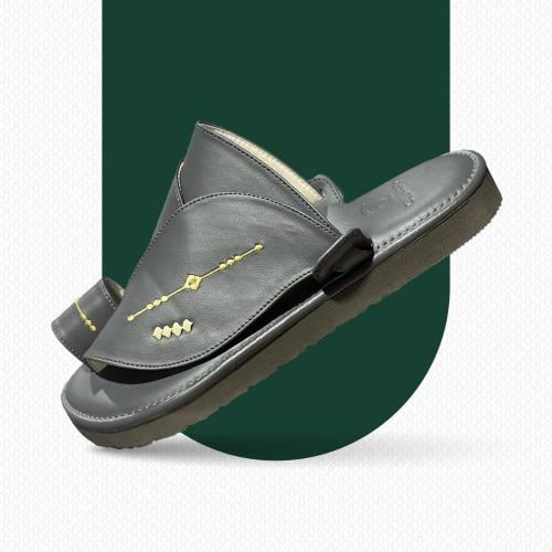 حذاء شرقي مطرز