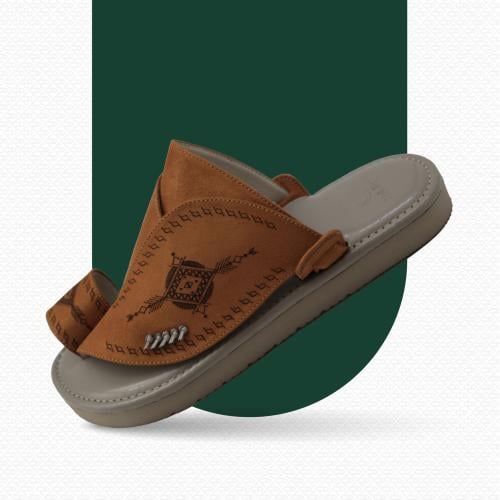 حذاء شرقي مطرز