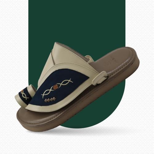 حذاء شرقي مطرز