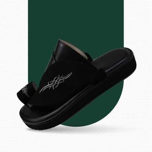 حذاء شرقي مطرز