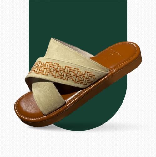 حذاء شرقي مطرز