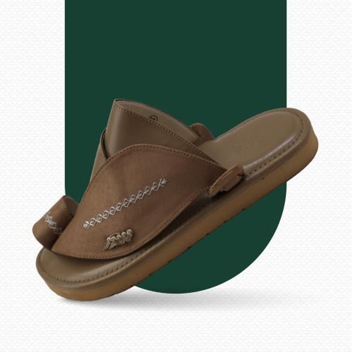 حذاء شرقي مطرز