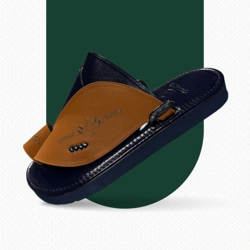 حذاء شرقي مطرز