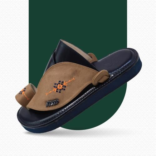 حذاء شرقي مطرز