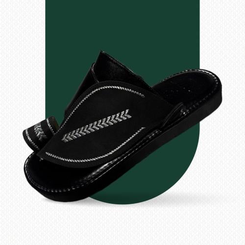 حذاء شرقي مطرز