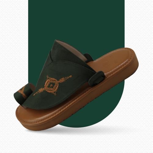 حذاء شرقي مطرز