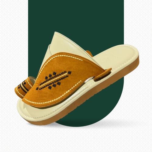 حذاء شرقي مطرز