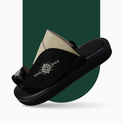 حذاء شرقي مطرز