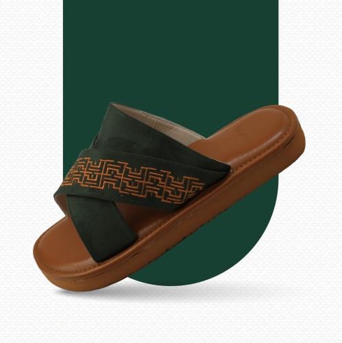 حذاء شرقي مطرز