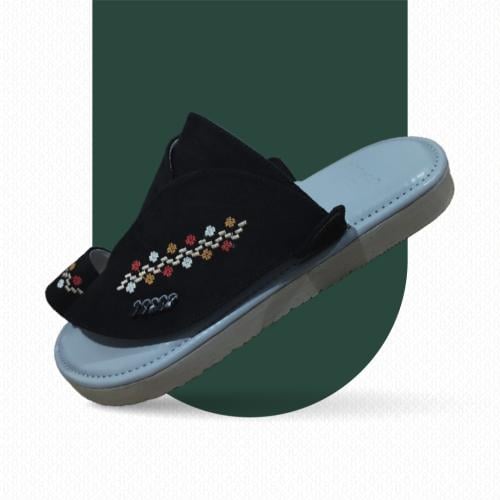 حذاء شرقي مطرز