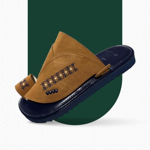 حذاء شرقي مطرز