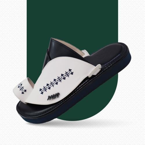 حذاء شرقي مطرز