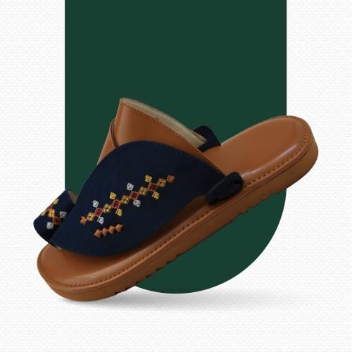 حذاء شرقي مطرز