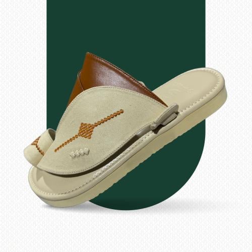 حذاء شرقي مطرز