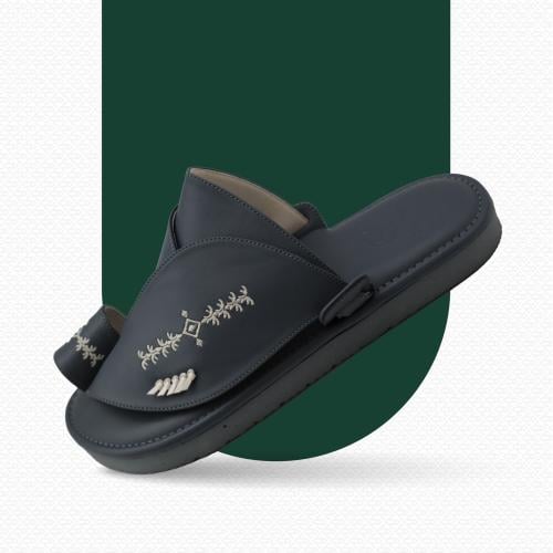 حذاء شرقي مطرز