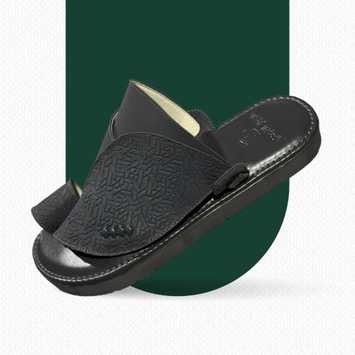 حذاء شرقي مطرز