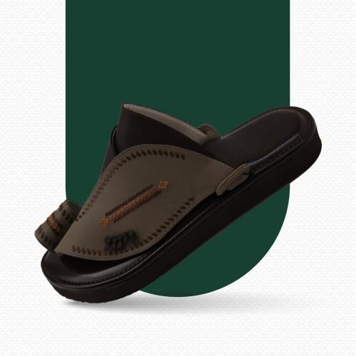 حذاء شرقي مطرز