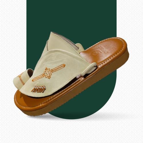 حذاء شرقي مطرز