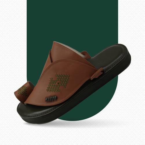 حذاء شرقي مطرز