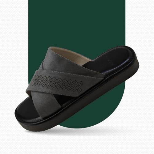 حذاء شرقي مطرز