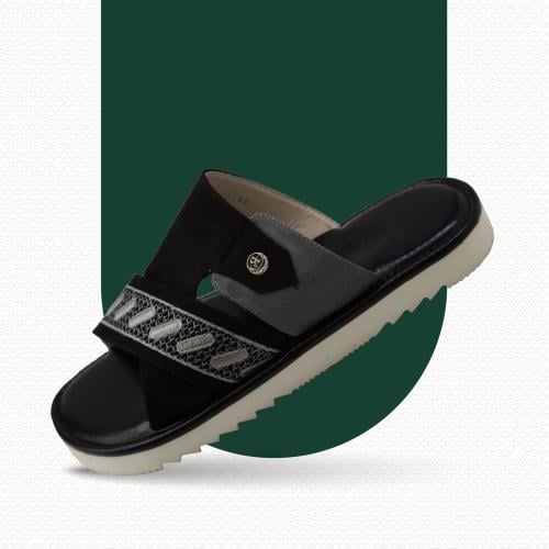 حذاء شرقي مطرز