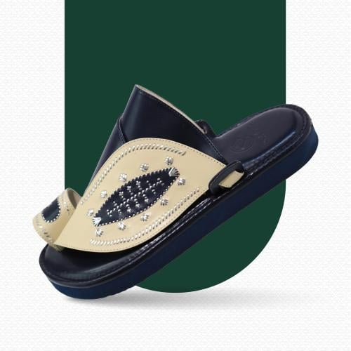 حذاء شرقي مطرز