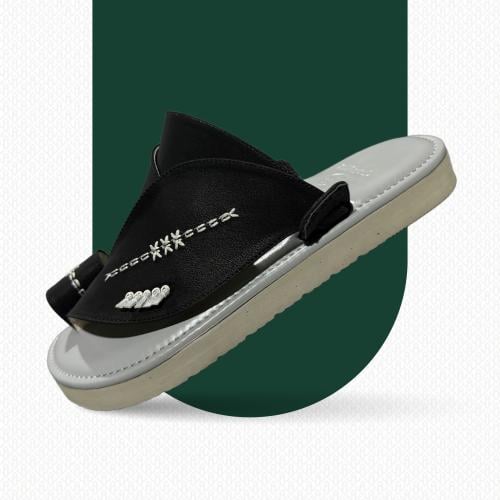 حذاء شرقي مطرز