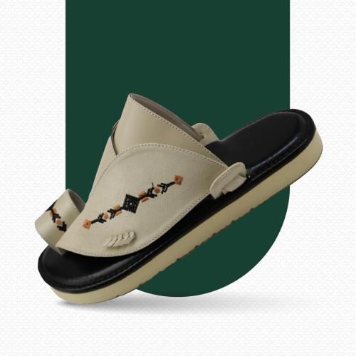 حذاء شرقي مطرز